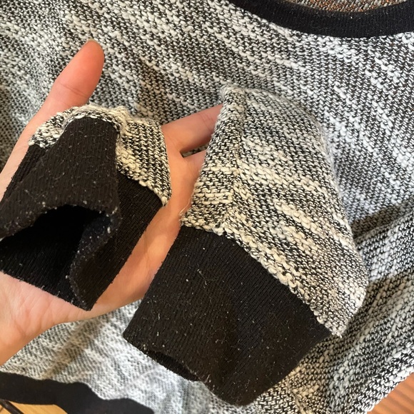 Patterned Crewneck - Picture 7 of 8